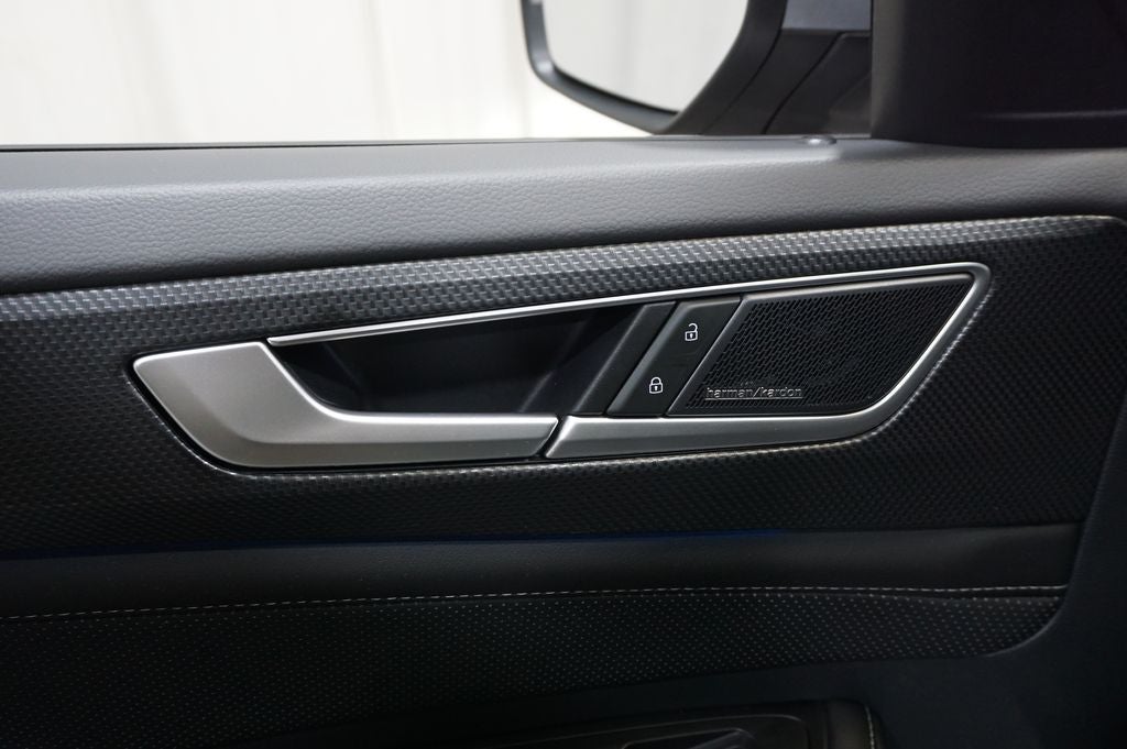 2025 Volkswagen Atlas Cross Sport 2.0T SEL Premium R-Line