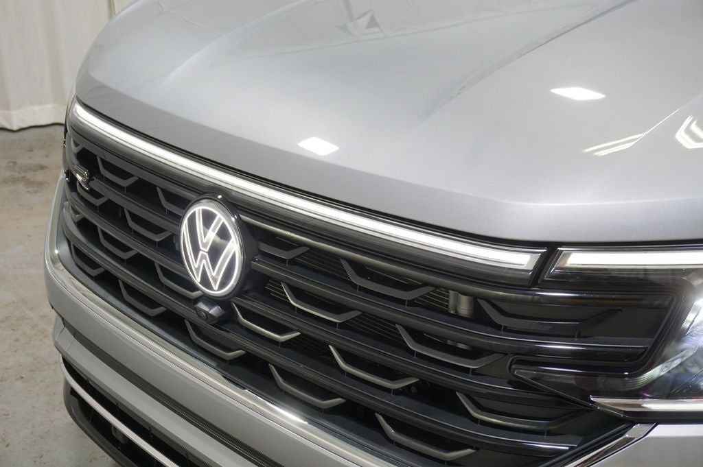 2025 Volkswagen Atlas Cross Sport 2.0T SEL Premium R-Line
