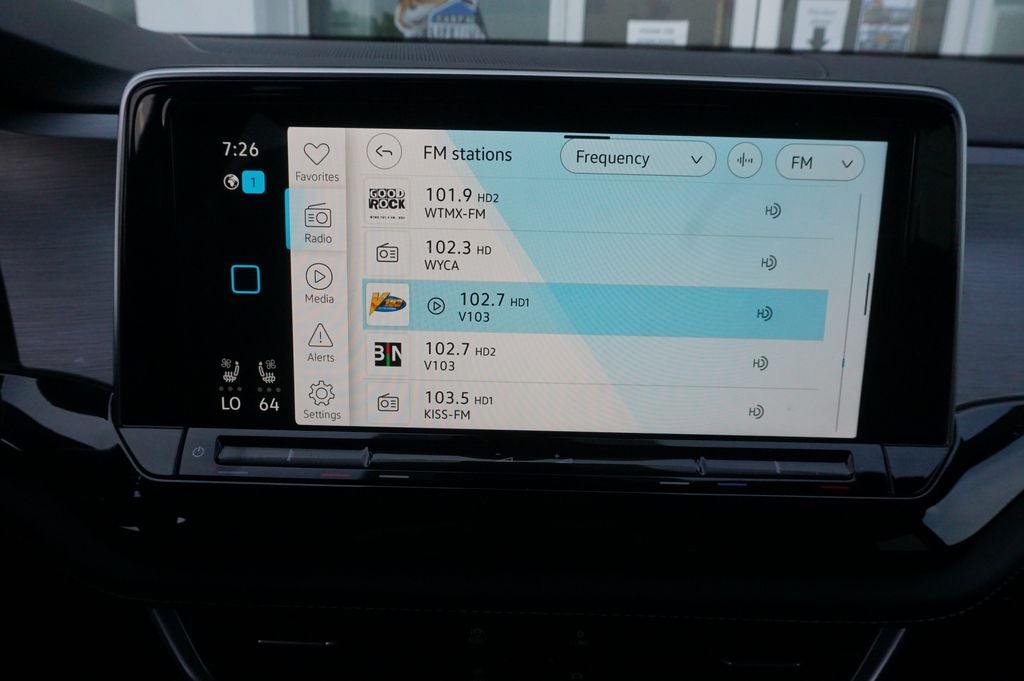2026 Volkswagen Atlas Cross Sport 2.0T SE w/Technology
