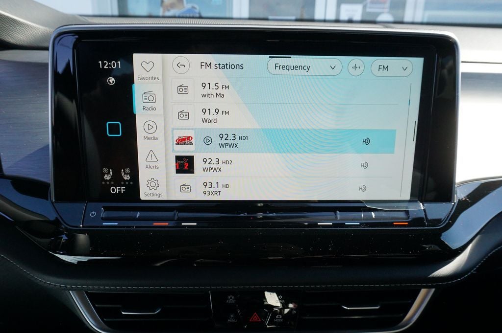 2026 Volkswagen Atlas Cross Sport 2.0T SE w/Technology