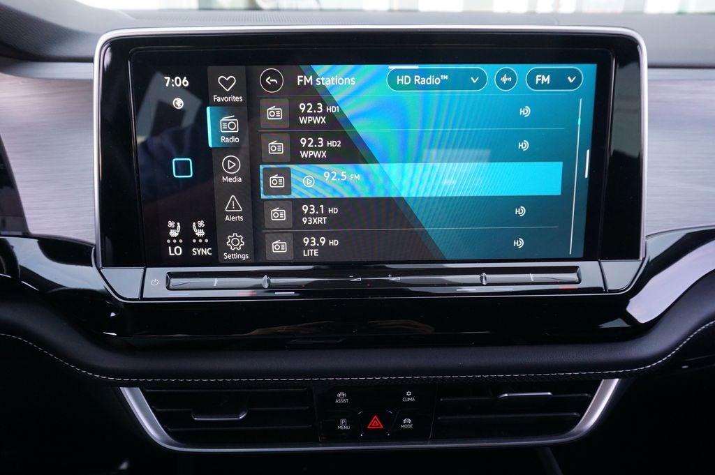 2024 Volkswagen Atlas Cross Sport 2.0T SE w/Technology