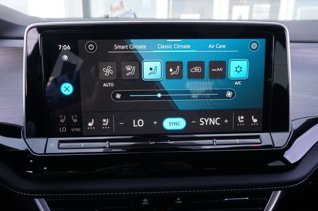 2024 Volkswagen Atlas Cross Sport 2.0T SE w/Technology