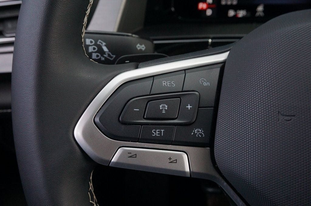 2025 Volkswagen Atlas Cross Sport 2.0T SE w/Technology