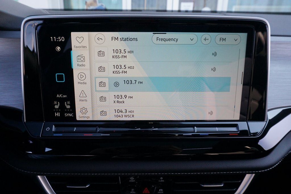 2026 Volkswagen Atlas Cross Sport 2.0T SE w/Technology