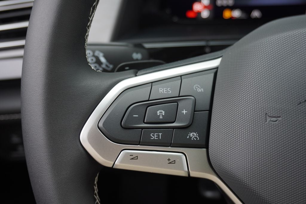 2026 Volkswagen Atlas Cross Sport SE w/Technology