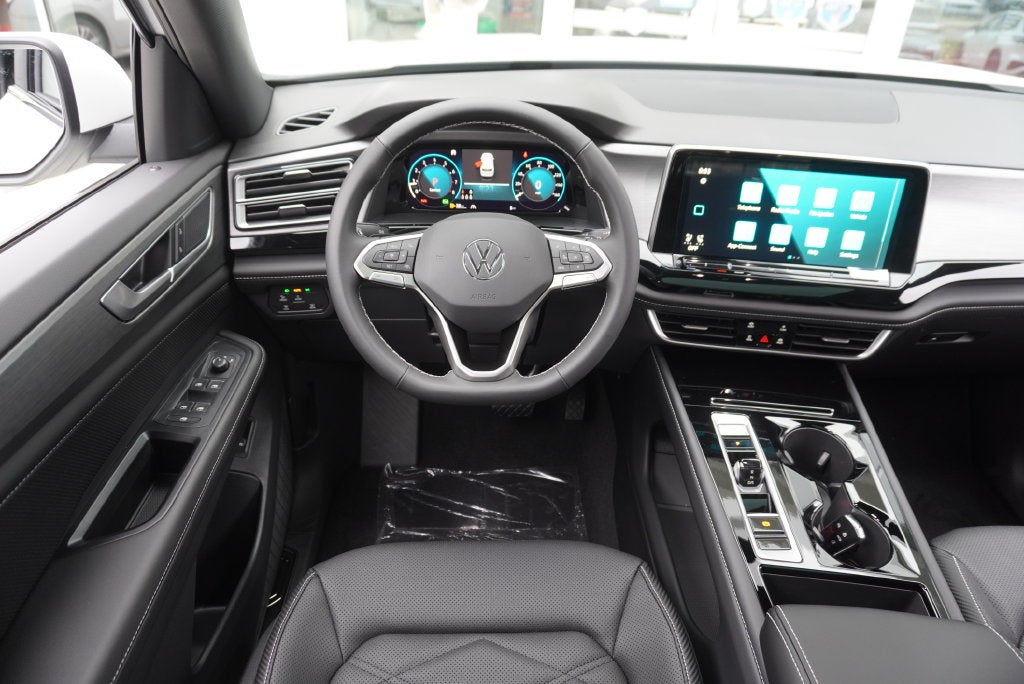 2026 Volkswagen Atlas Cross Sport SE w/Technology