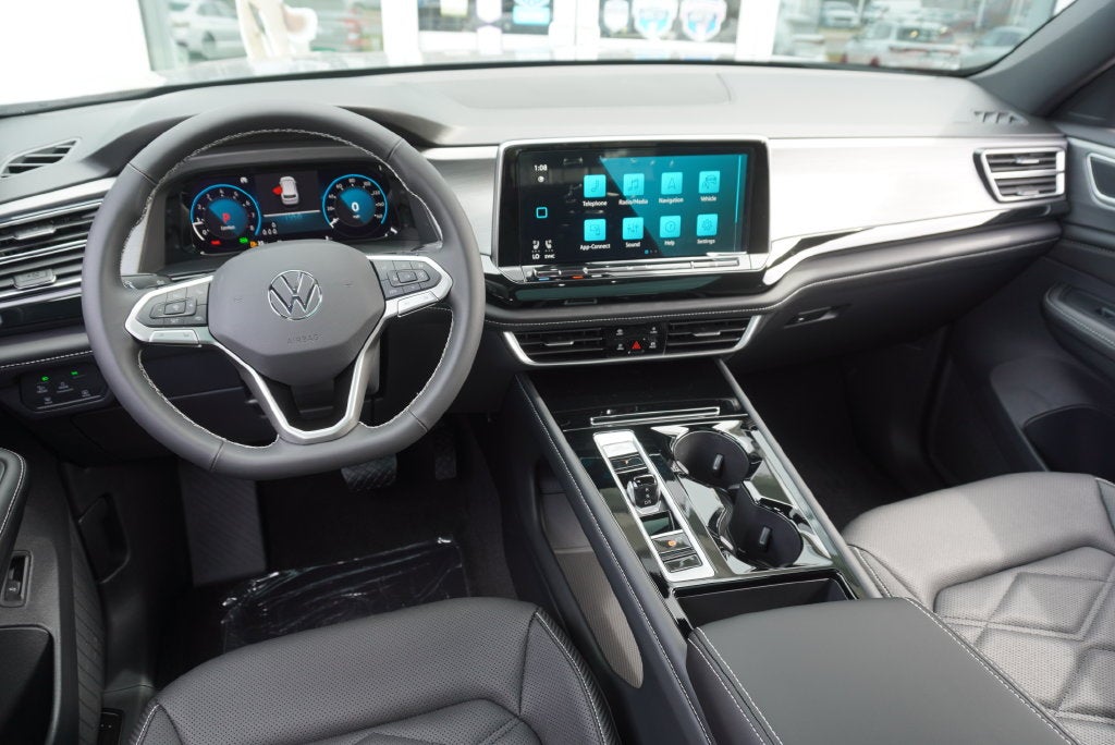 2026 Volkswagen Atlas Cross Sport SE w/Technology
