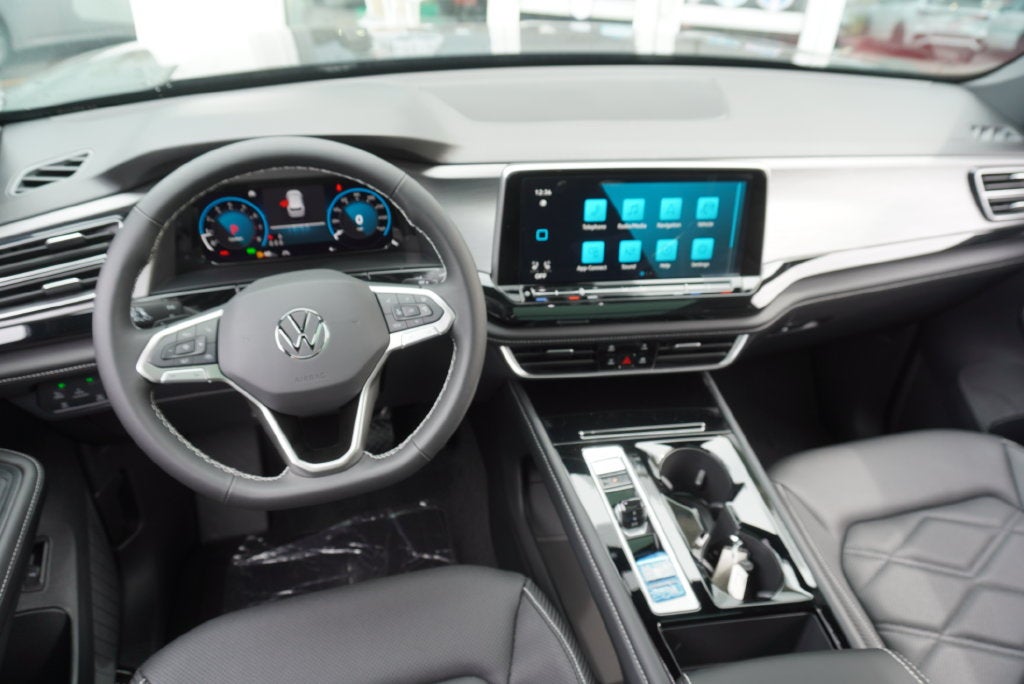 2026 Volkswagen Atlas Cross Sport SE w/Technology