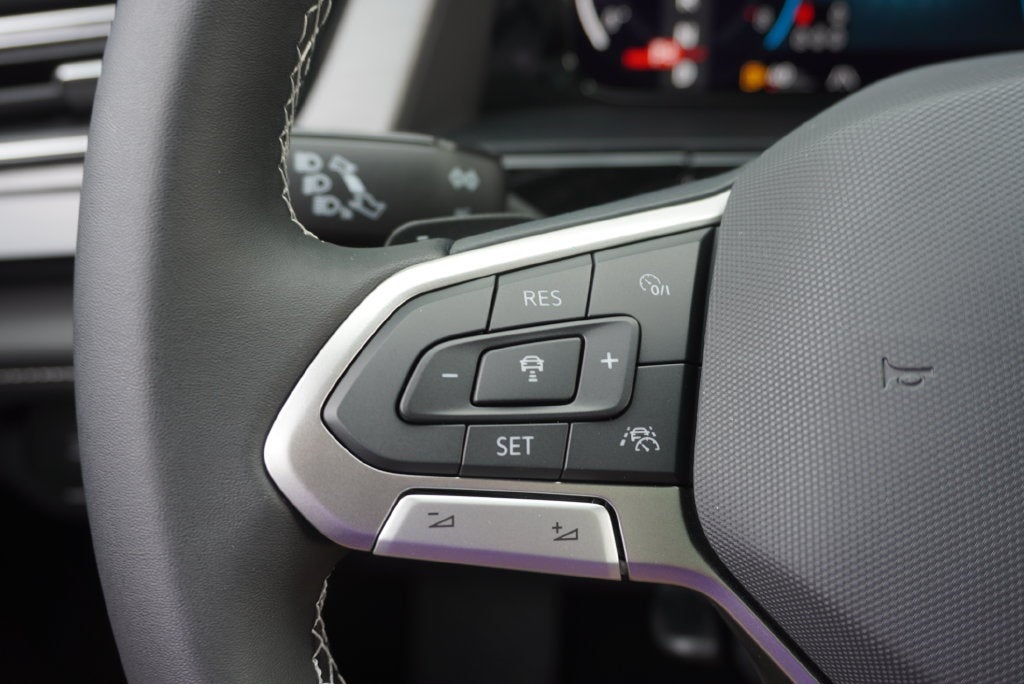 2026 Volkswagen Atlas Cross Sport SE w/Technology