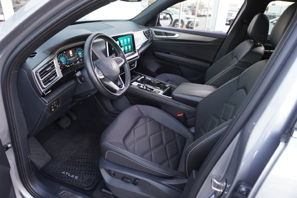 2025 Volkswagen Atlas Cross Sport 2.0T SE w/Technology