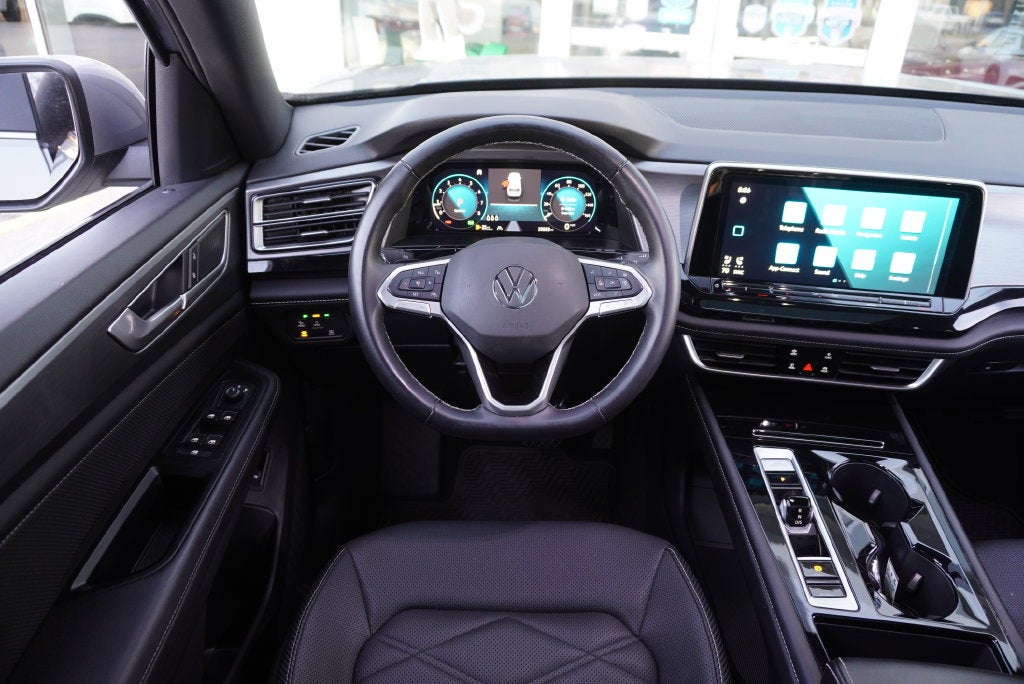 2025 Volkswagen Atlas Cross Sport 2.0T SE w/Technology
