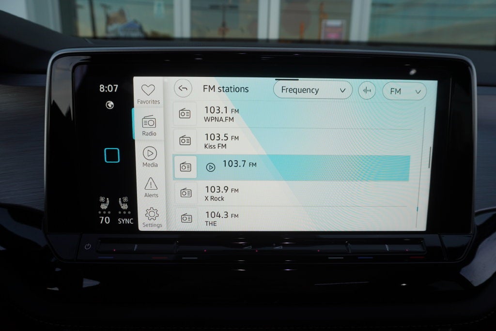 2025 Volkswagen Atlas Cross Sport 2.0T SE w/Technology