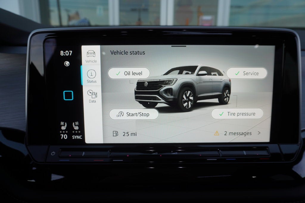 2025 Volkswagen Atlas Cross Sport 2.0T SE w/Technology