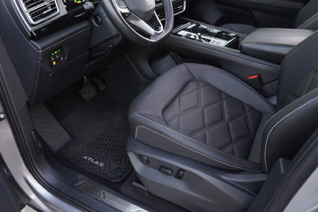 2025 Volkswagen Atlas Cross Sport 2.0T SE w/Technology