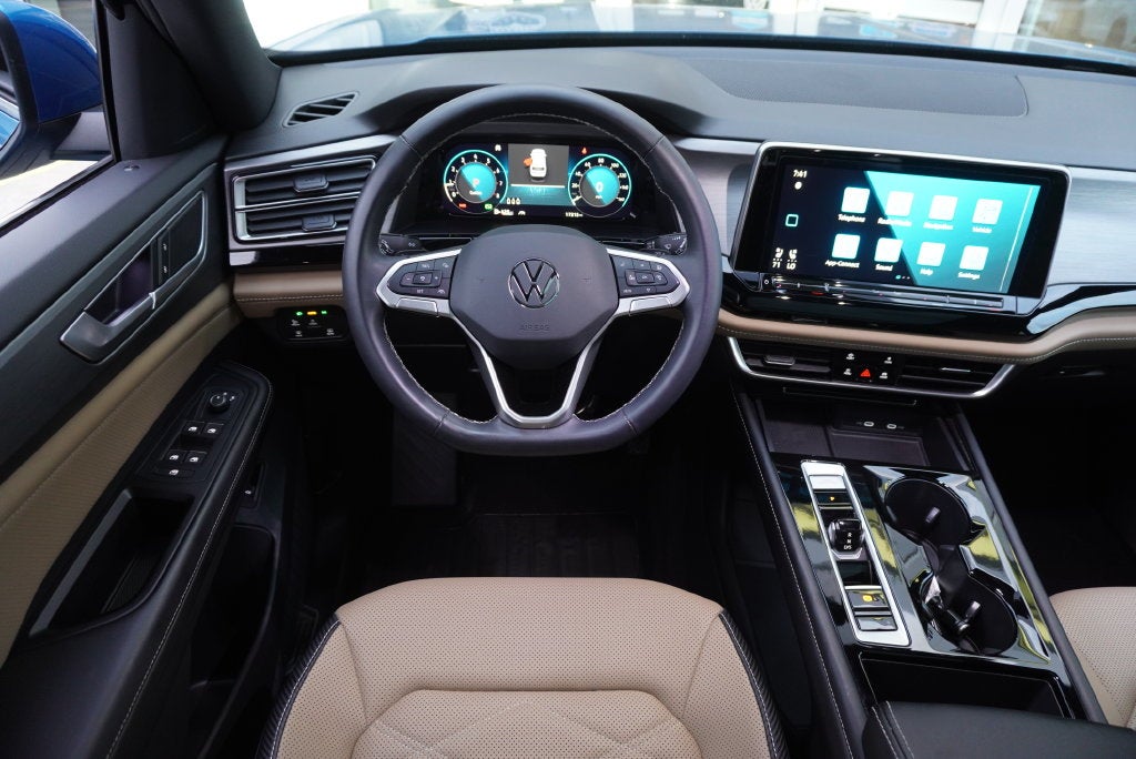 2024 Volkswagen Atlas Cross Sport 2.0T SE w/Technology