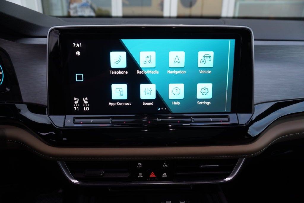 2024 Volkswagen Atlas Cross Sport 2.0T SE w/Technology