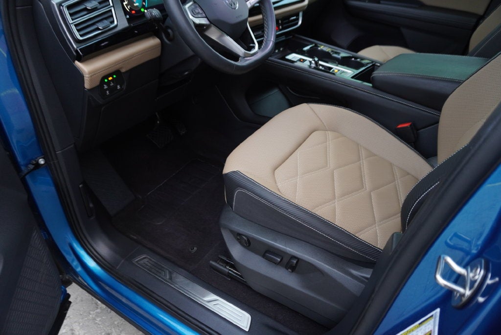 2024 Volkswagen Atlas Cross Sport 2.0T SE w/Technology