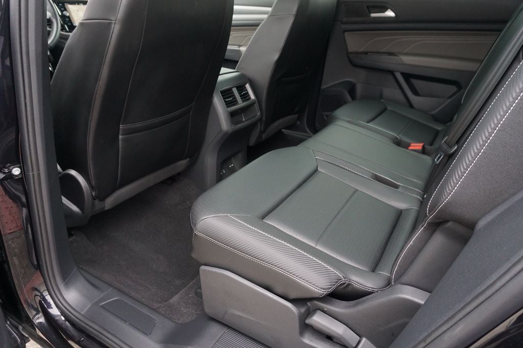 2022 Volkswagen Atlas Cross Sport 3.6L V6 SEL R-Line