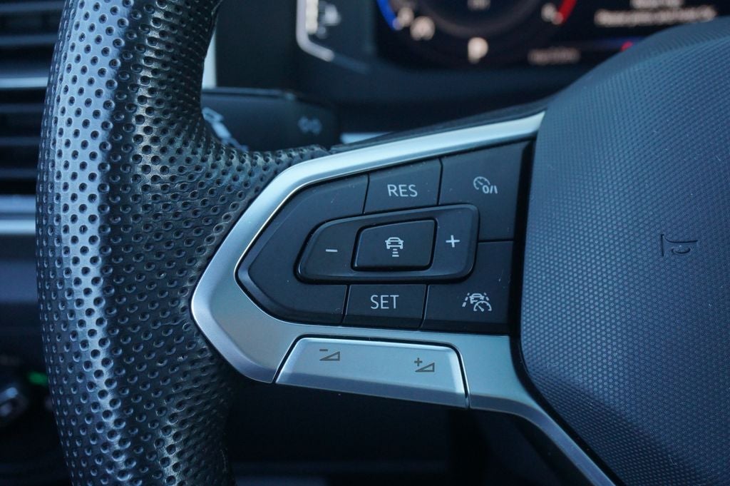 2023 Volkswagen Atlas Cross Sport 3.6L V6 SEL R-Line