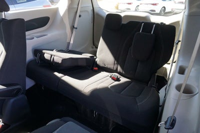 2020 Chrysler Voyager LX