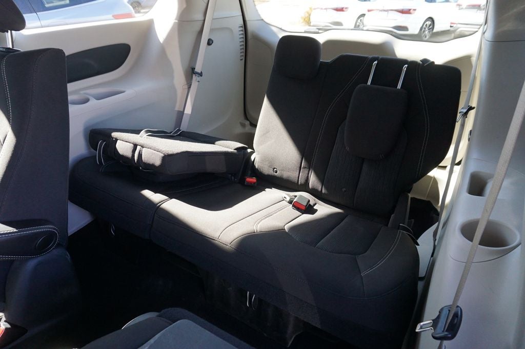 2020 Chrysler Voyager LX