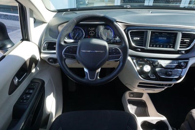 2020 Chrysler Voyager LX