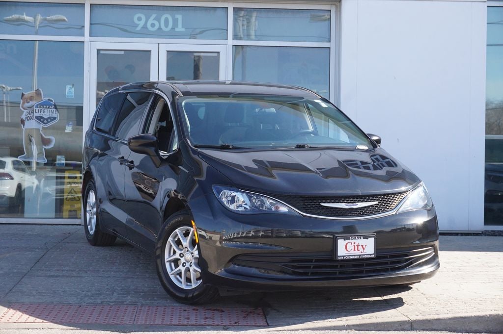 2020 Chrysler Voyager LX