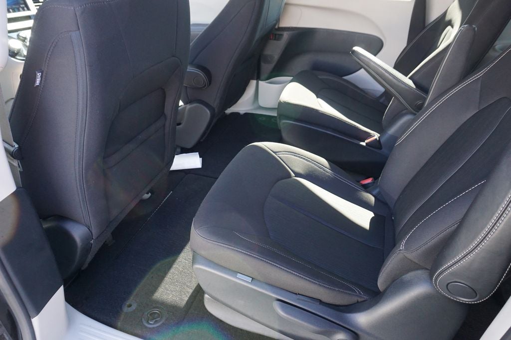 2020 Chrysler Voyager LX