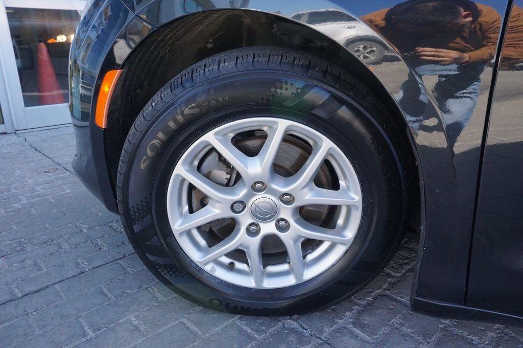 2020 Chrysler Voyager LX