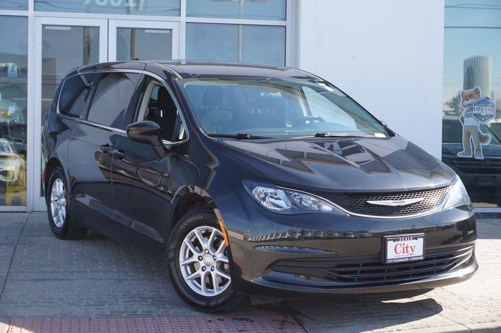 2020 Chrysler Voyager LX