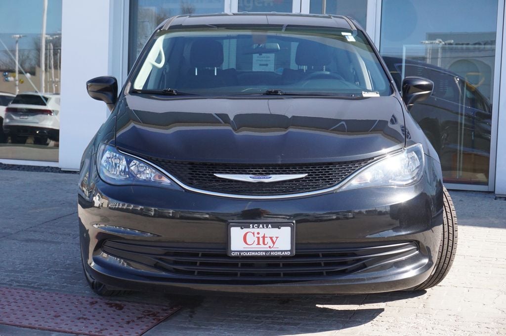 2020 Chrysler Voyager LX