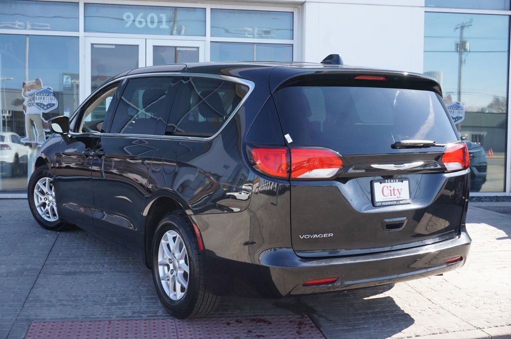 2020 Chrysler Voyager LX