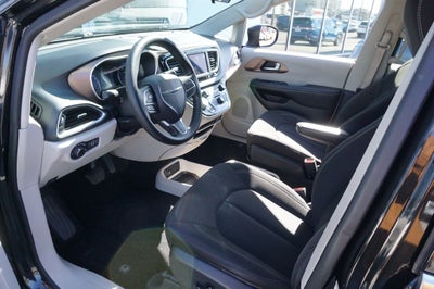 2020 Chrysler Voyager LX