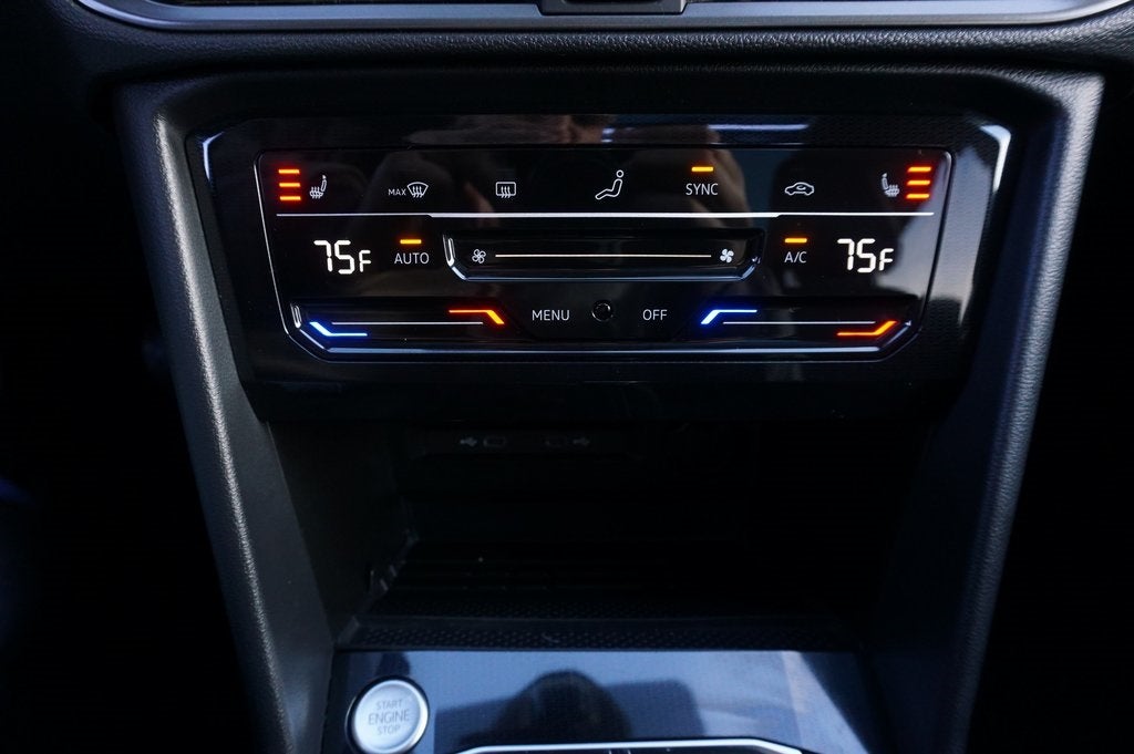 2025 Volkswagen Taos 1.5T SE Black