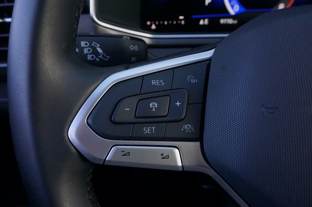 2025 Volkswagen Taos 1.5T SE Black