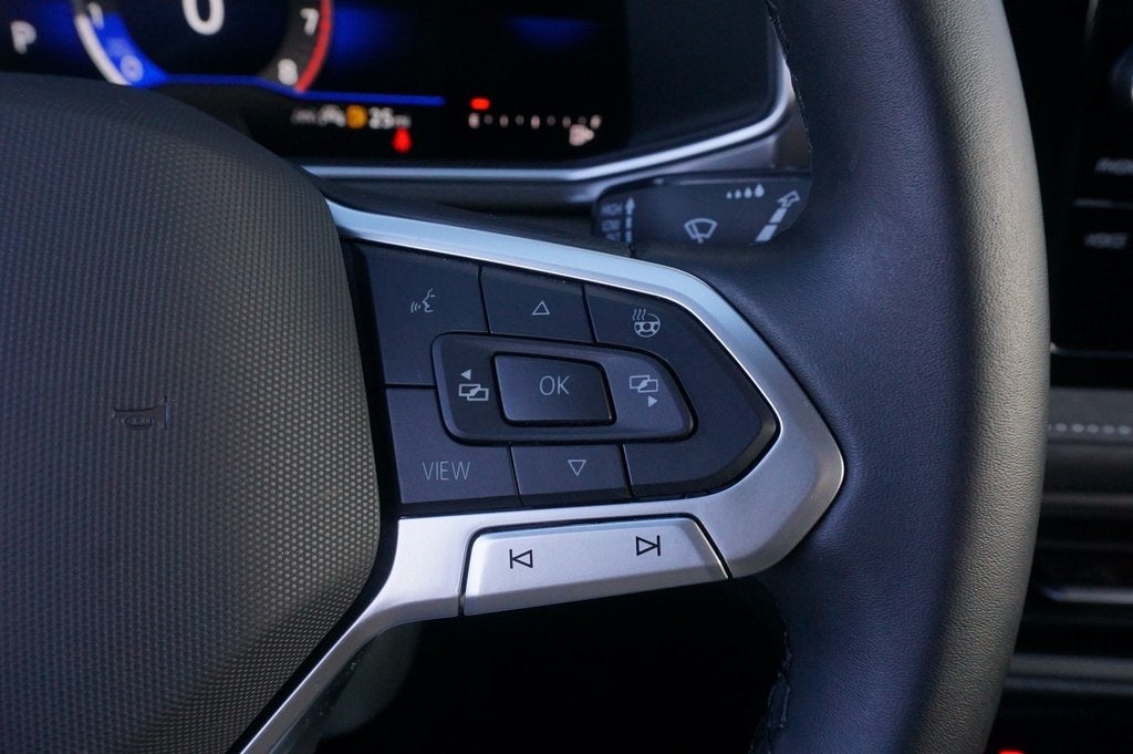 2025 Volkswagen Taos 1.5T SE Black