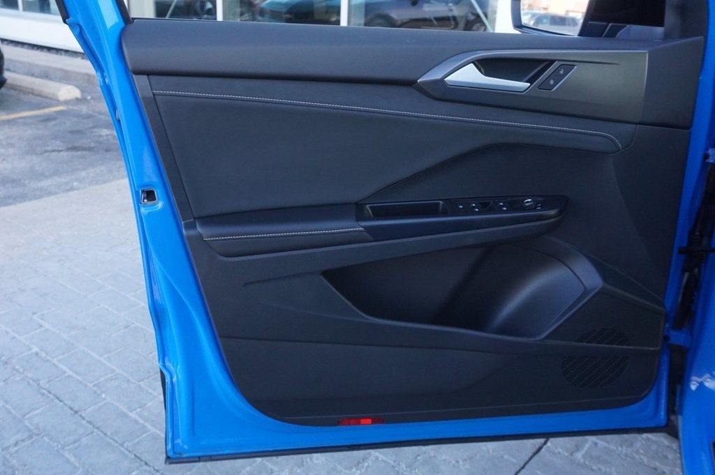 2025 Volkswagen Taos 1.5T SE Black