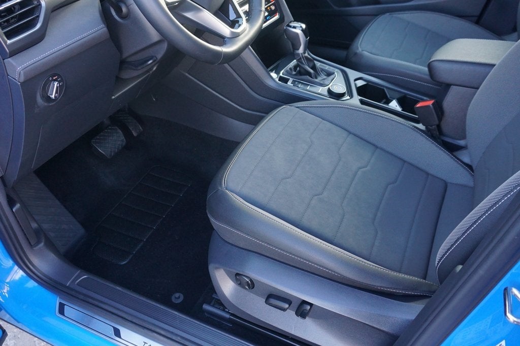 2025 Volkswagen Taos 1.5T SE Black