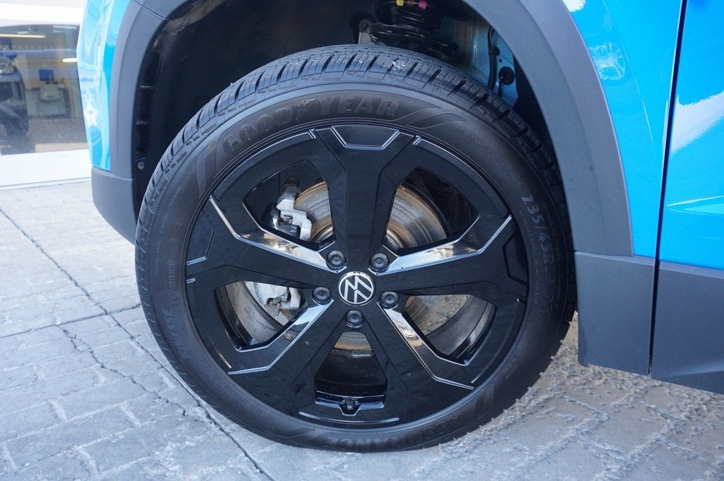 2025 Volkswagen Taos 1.5T SE Black