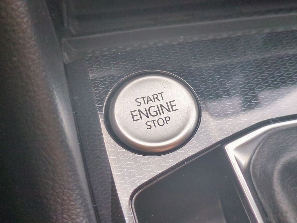 2025 Volkswagen Taos 1.5T SE Black