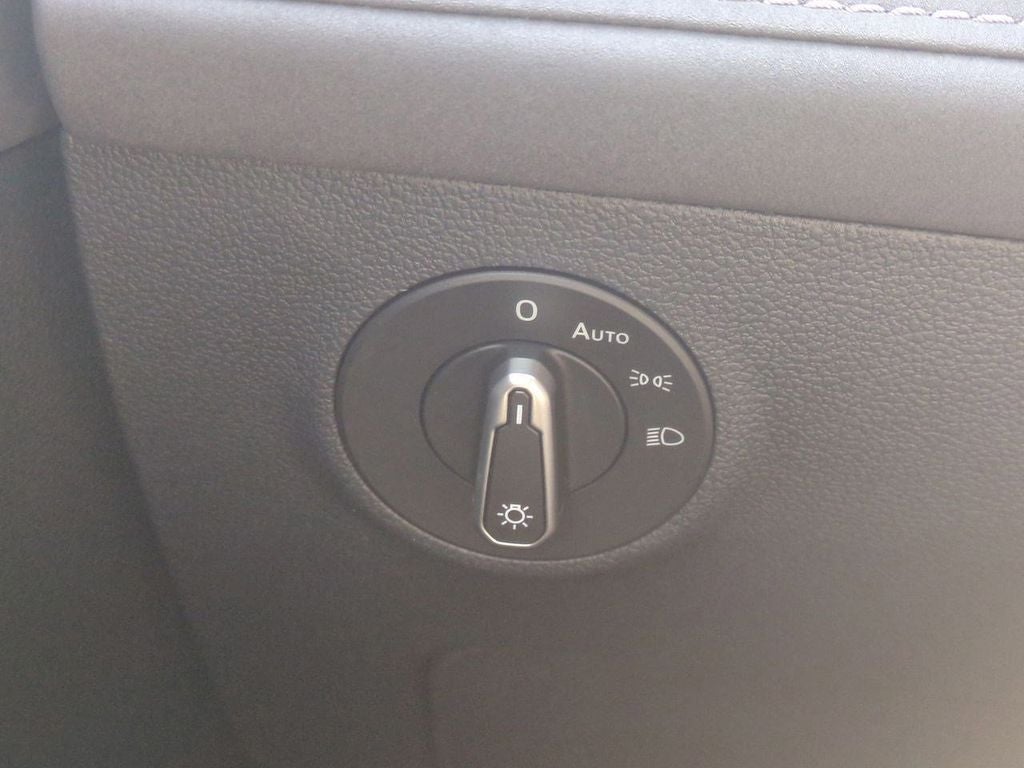 2025 Volkswagen Taos 1.5T SE Black