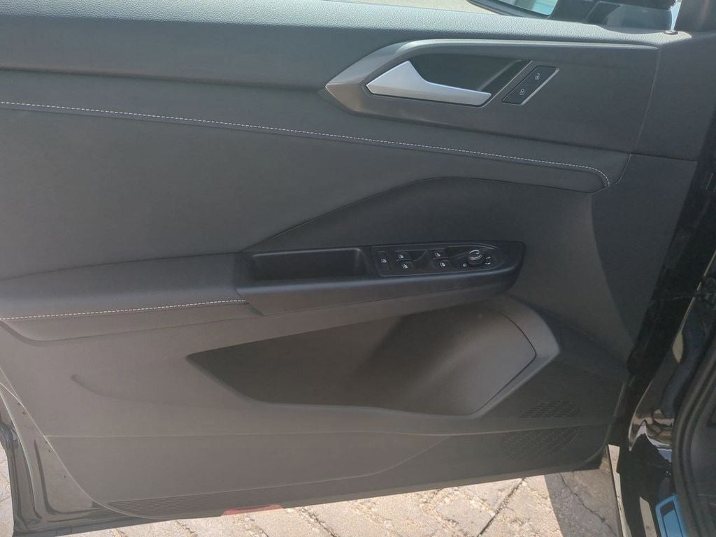 2025 Volkswagen Taos 1.5T SE Black