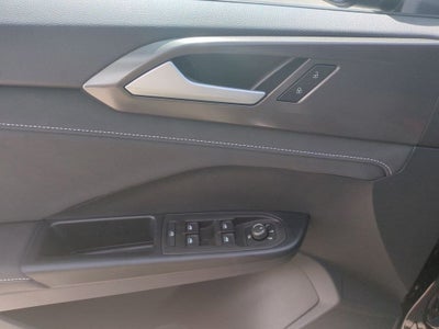 2025 Volkswagen Taos 1.5T SE Black