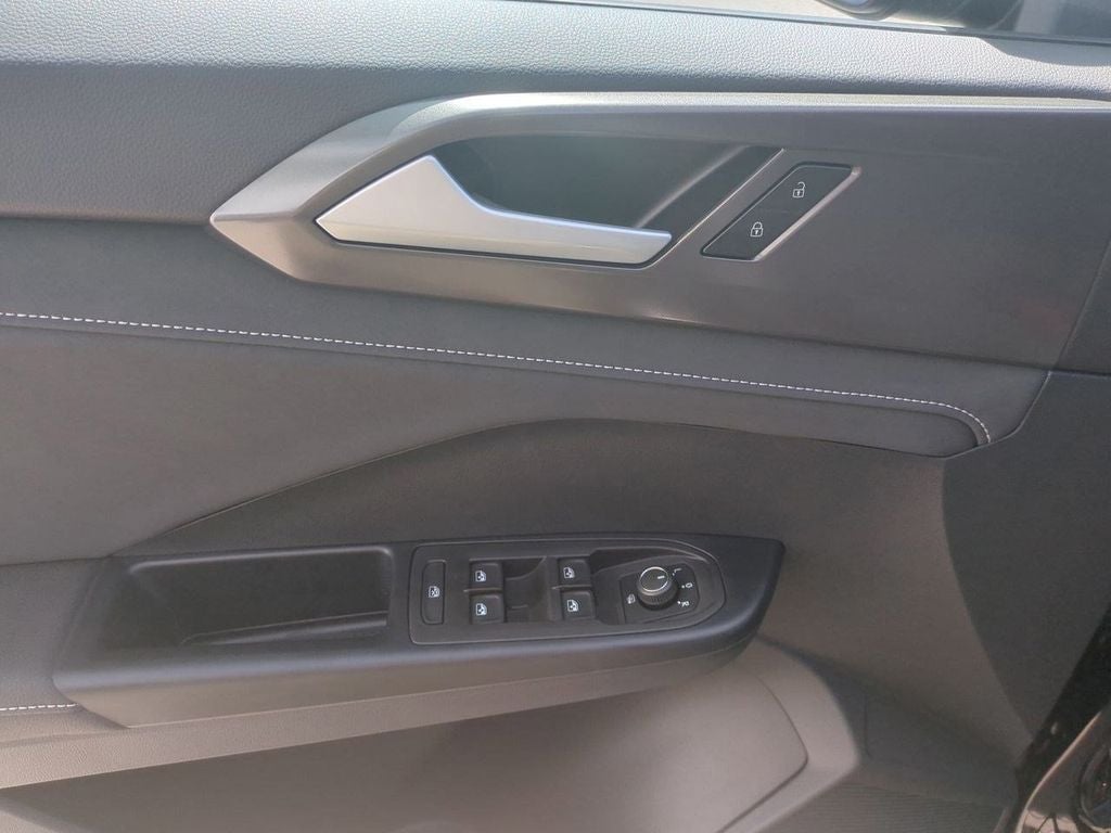 2025 Volkswagen Taos 1.5T SE Black