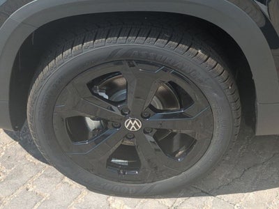 2025 Volkswagen Taos 1.5T SE Black