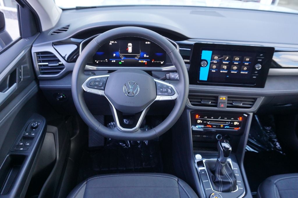 2026 Volkswagen Taos 1.5T SE Black