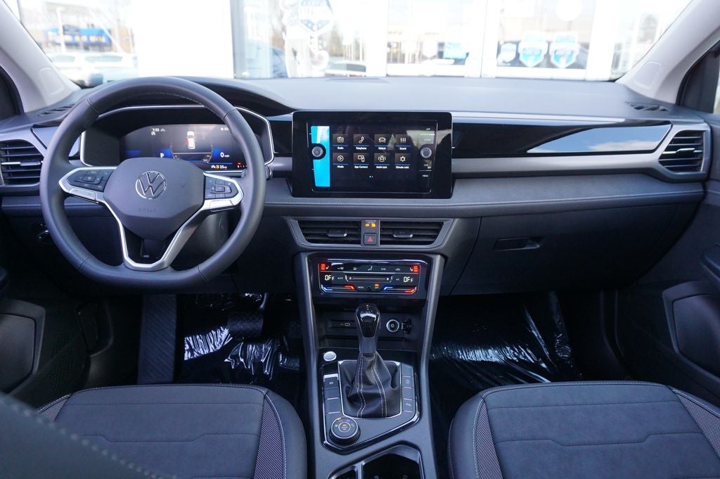2026 Volkswagen Taos 1.5T SE Black