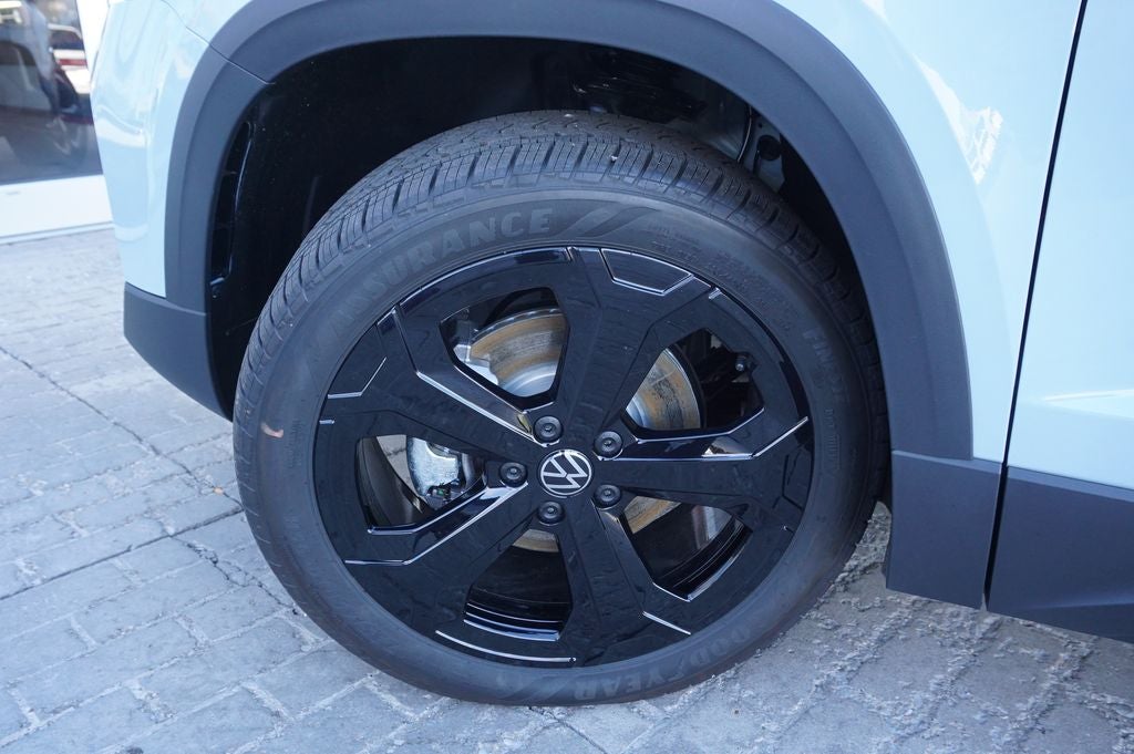 2026 Volkswagen Taos 1.5T SE Black