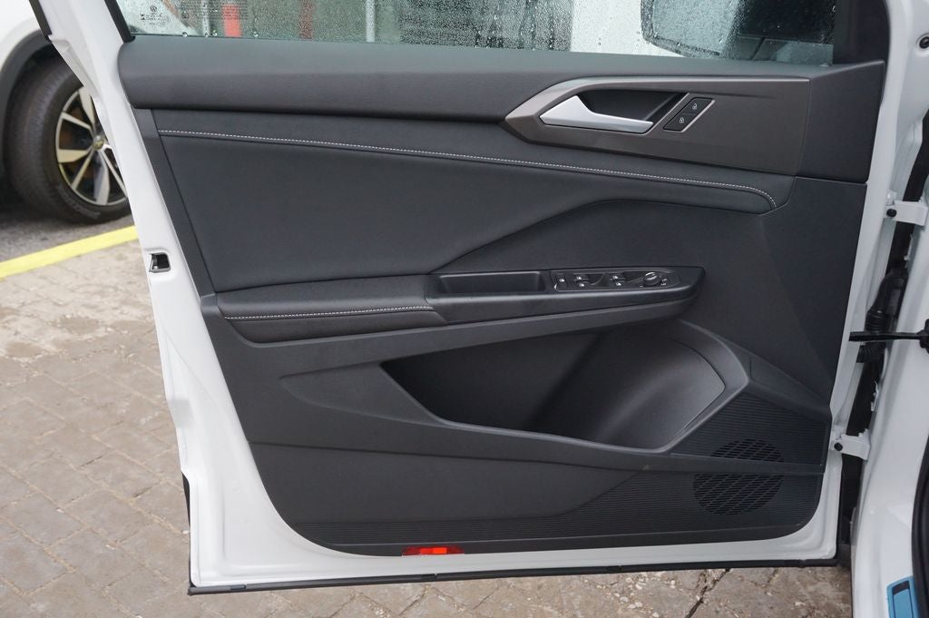 2026 Volkswagen Taos 1.5T SE Black