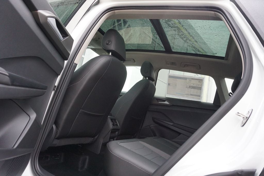 2026 Volkswagen Taos 1.5T SE Black
